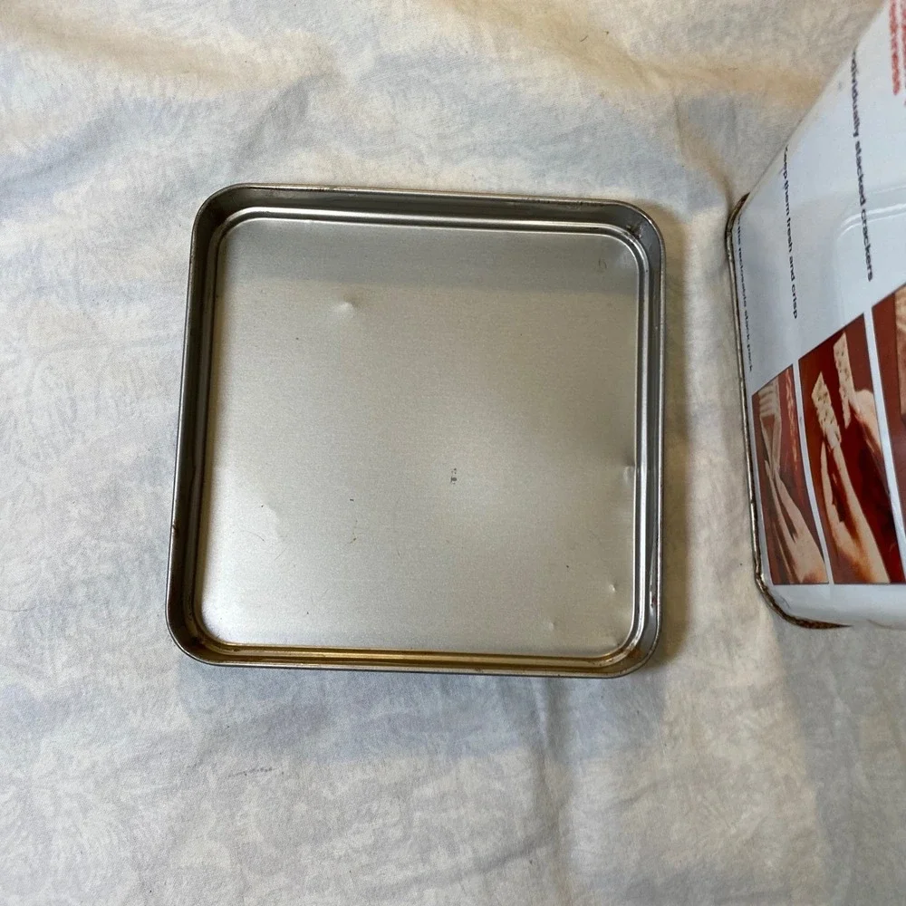 Vintage 1978 Nabisco Premium Saltine Crackers Tin Canister 15 Oz Blue Lid